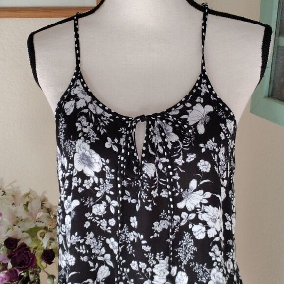 Oddy Polka Dot Sundress - Picture 2 of 12